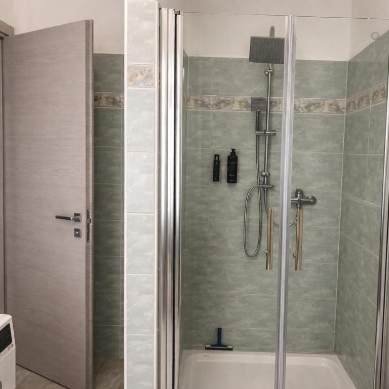Beach-Center-Renovated-Parking-Balcony apartment - Two-Bedroom Apartment - 32