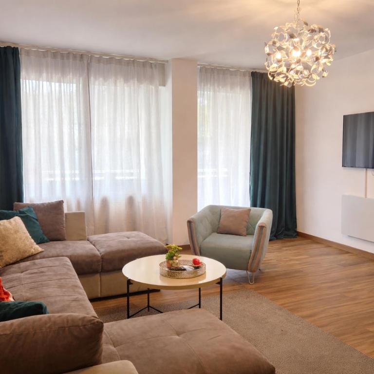Beach-Center-Renovated-Parking-Balcony apartment - Two-Bedroom Apartment - 22