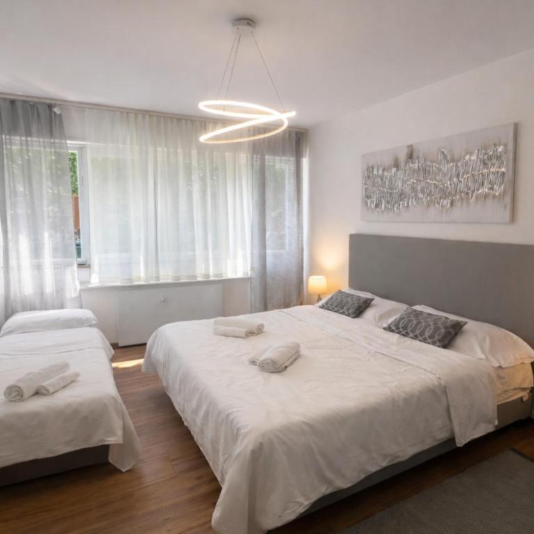 Beach-Center-Renovated-Parking-Balcony apartment - Two-Bedroom Apartment - 23