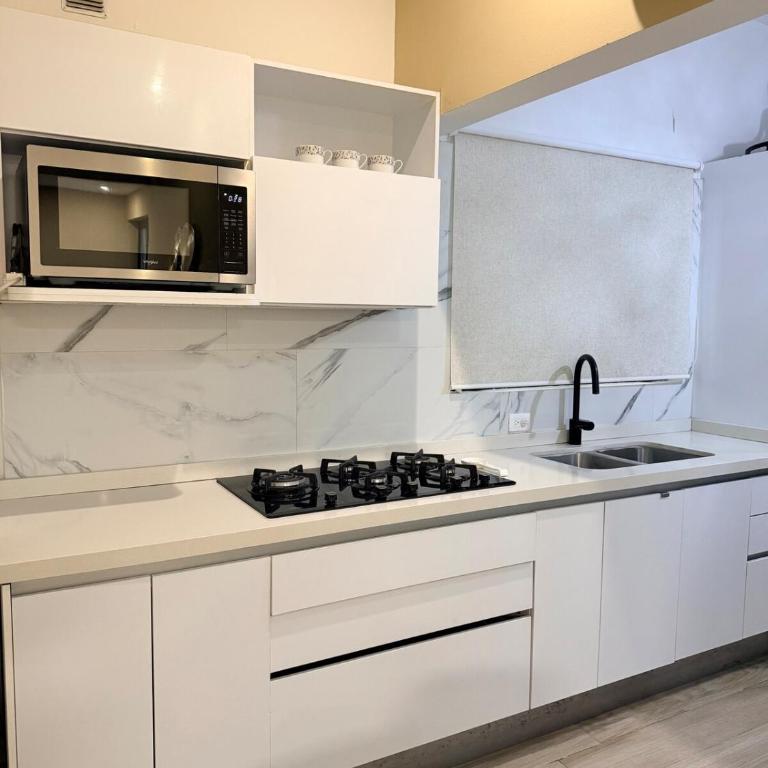 Amplio y moderno, Ubicación privilegiada - Two-Bedroom Apartment - 28