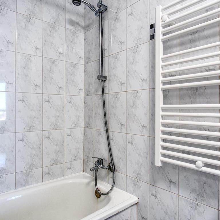 La Casa de Mia, Pool & Pink Lake Views - Two-Bedroom Apartment - 6