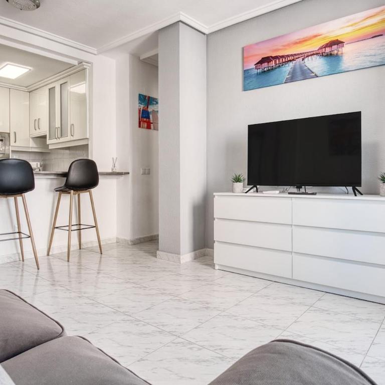 La Casa de Mia, Pool & Pink Lake Views - Two-Bedroom Apartment - 9