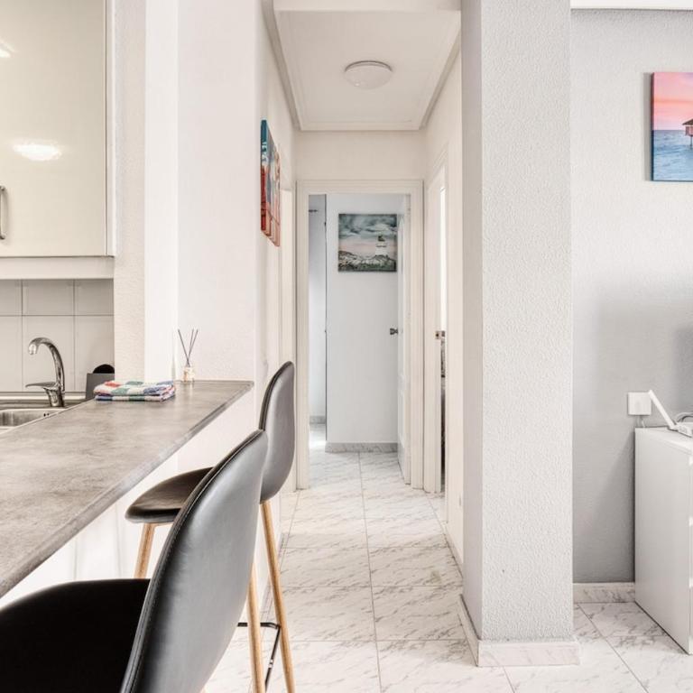 La Casa de Mia, Pool & Pink Lake Views - Two-Bedroom Apartment - 19