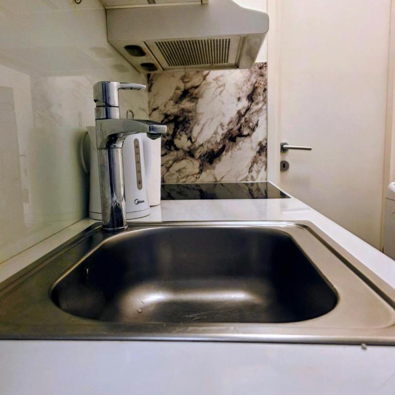 Modern 2BR Central Apartment Sleeps 6 Balcony - Apartman sa 2 Spavaće Sobe - 53