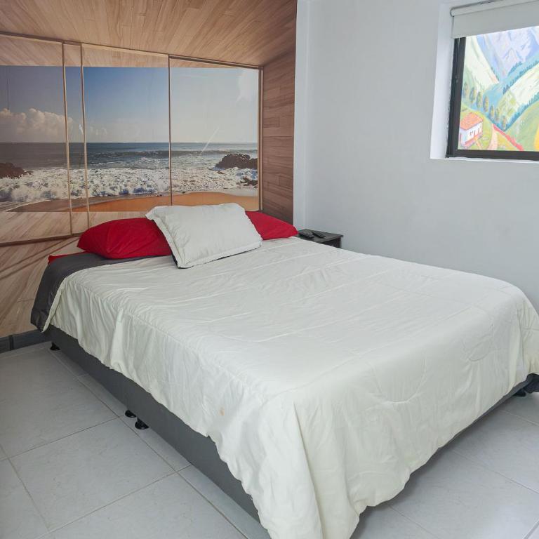 La Casa Amarilla - Three-Bedroom Home - 28