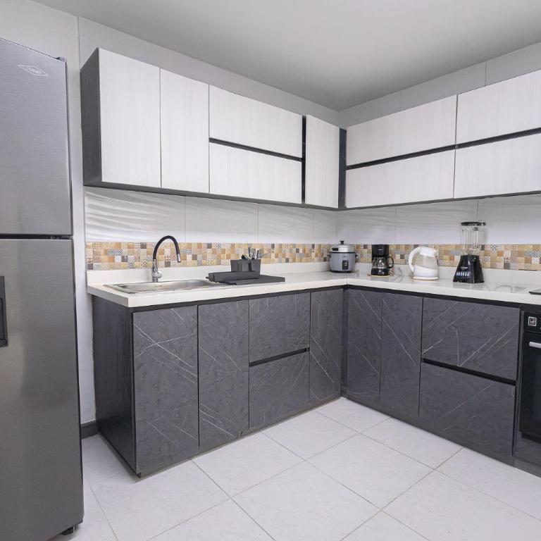 La Casa Amarilla - Three-Bedroom Home - 11