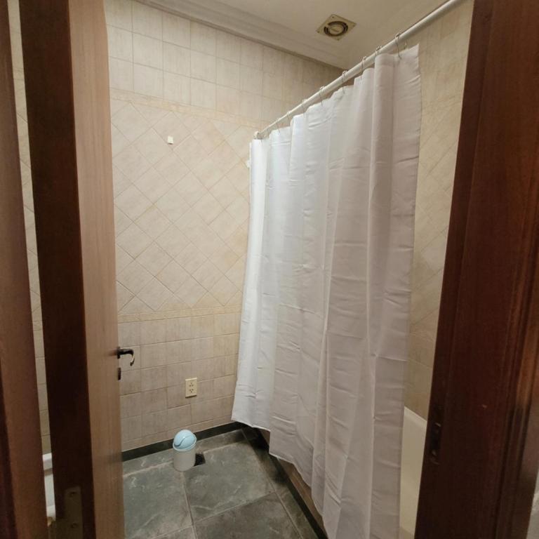 Tranquilidad en Bragado - Four-Bedroom House - 13