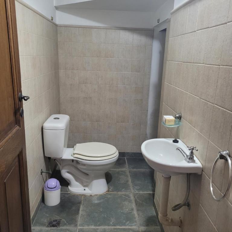 Tranquilidad en Bragado - Four-Bedroom House - 15