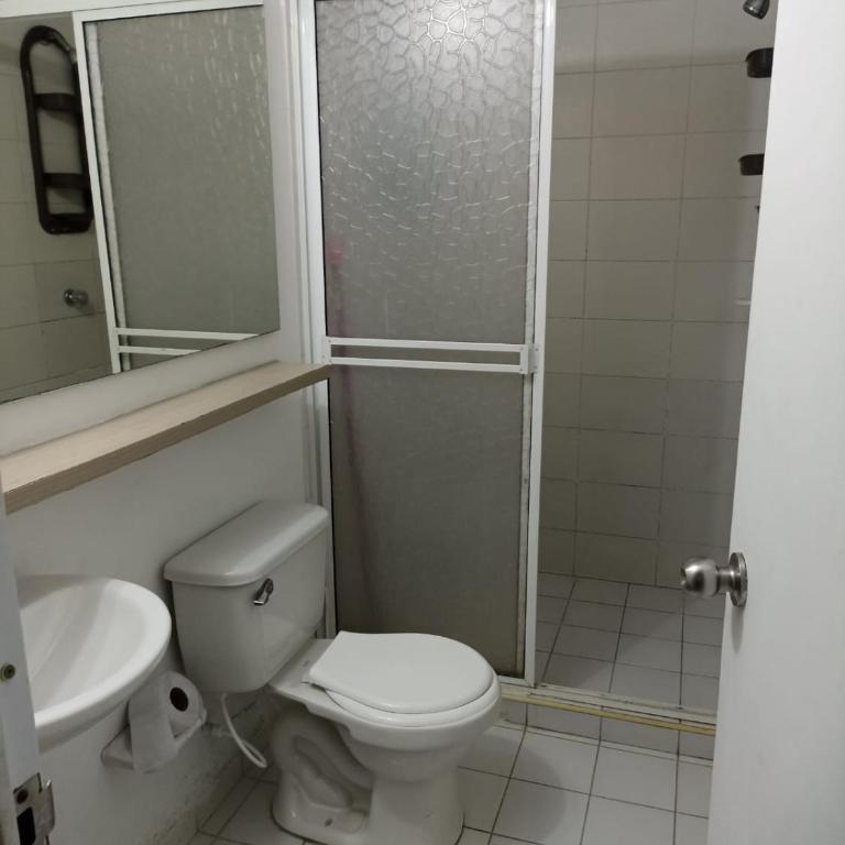 Apartamento Ideal cerca al Terminal, Aeropuerto y Centro Comercial - Apartamento de 3 dormitorios - 4