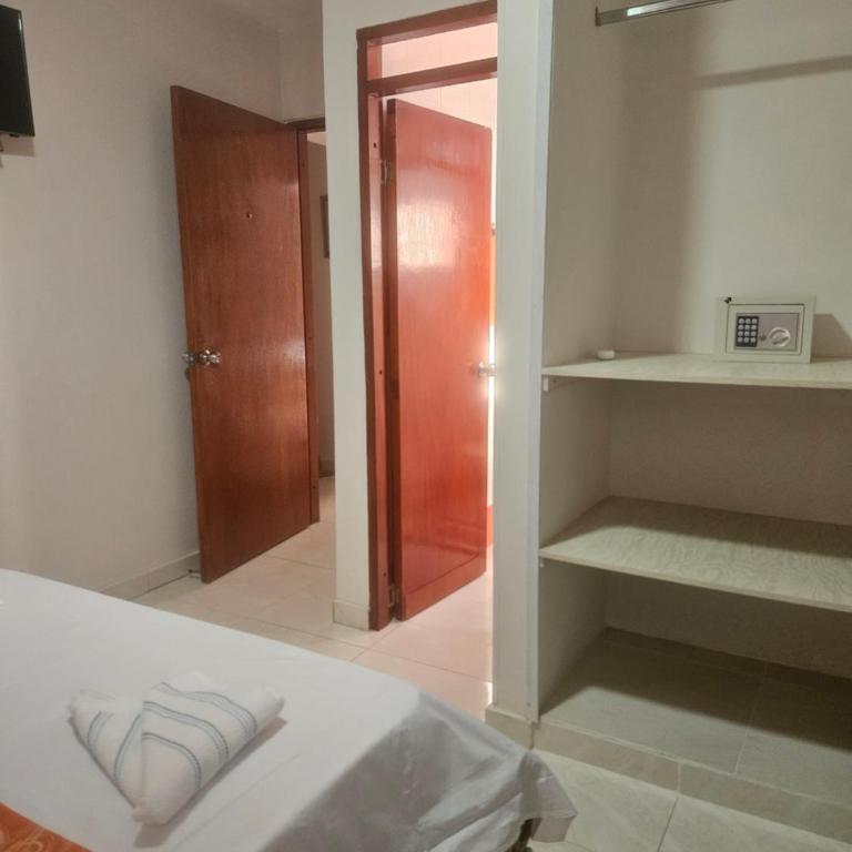 Caribbean Airport Hotel - Standard Single Room - 4