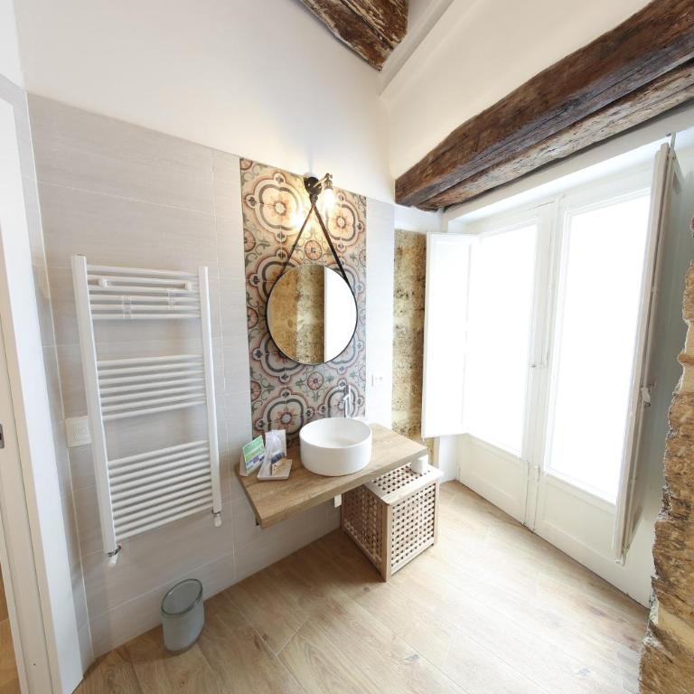 Bedda Mari Rooms & Suite - Camera Matrimoniale Deluxe con Balcone - 7