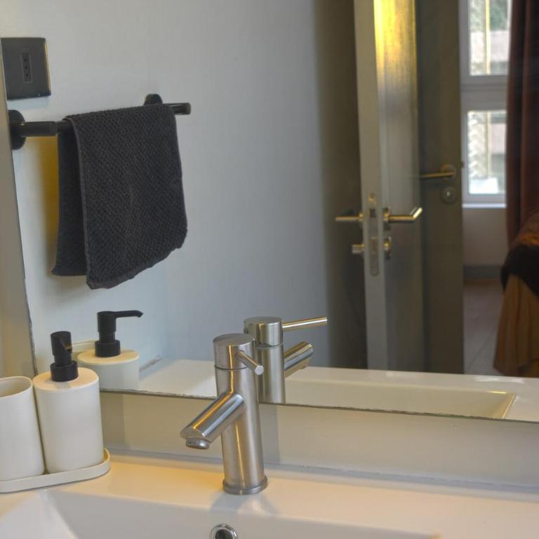 Moderno departamento con estacionamiento privado - Two-Bedroom Apartment - 6
