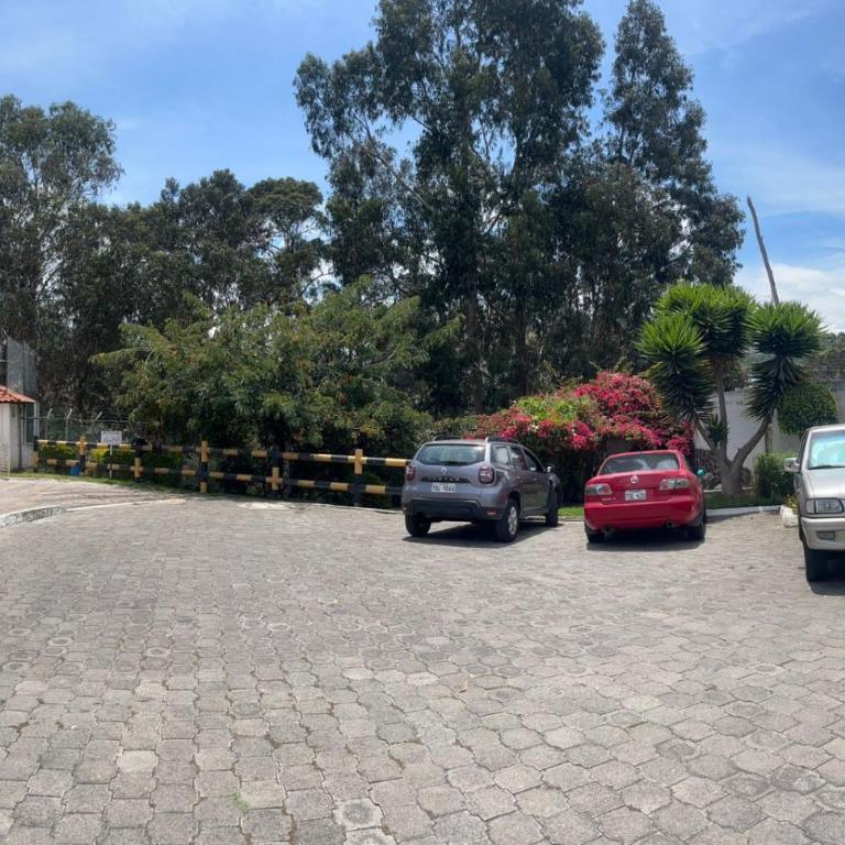 HABITACION MODERNA CON PARQUEO y WIFI - Large Double Room - 12