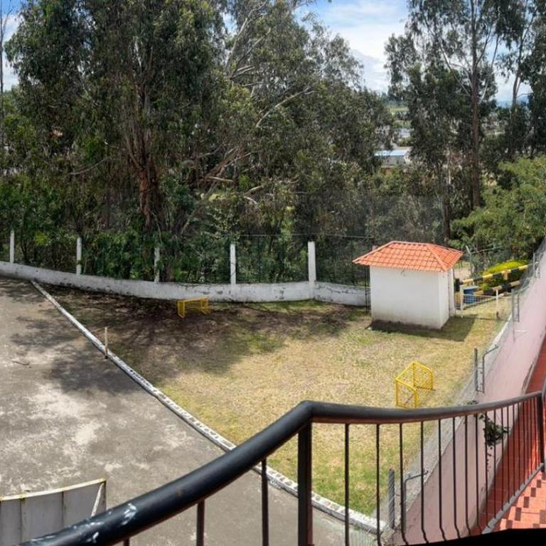 HABITACION MODERNA CON PARQUEO y WIFI - Large Double Room - 13