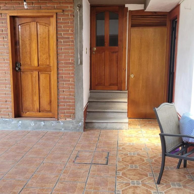 Bello departamento independiente, en casa con jardín - Two-Bedroom Apartment - 22