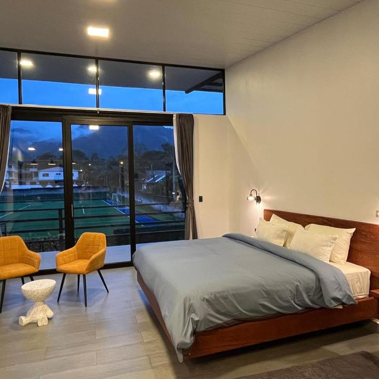 Bird Lover's House Studio Apartments in Mindo - Studio with Mountain View - 1