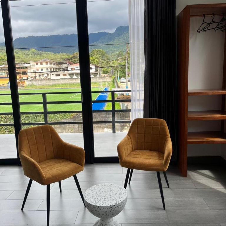Bird Lover's House Studio Apartments in Mindo - Deluxe King Studio - 7