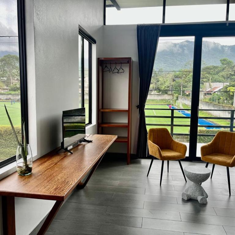 Bird Lover's House Studio Apartments in Mindo - Studio with Mountain View - 8