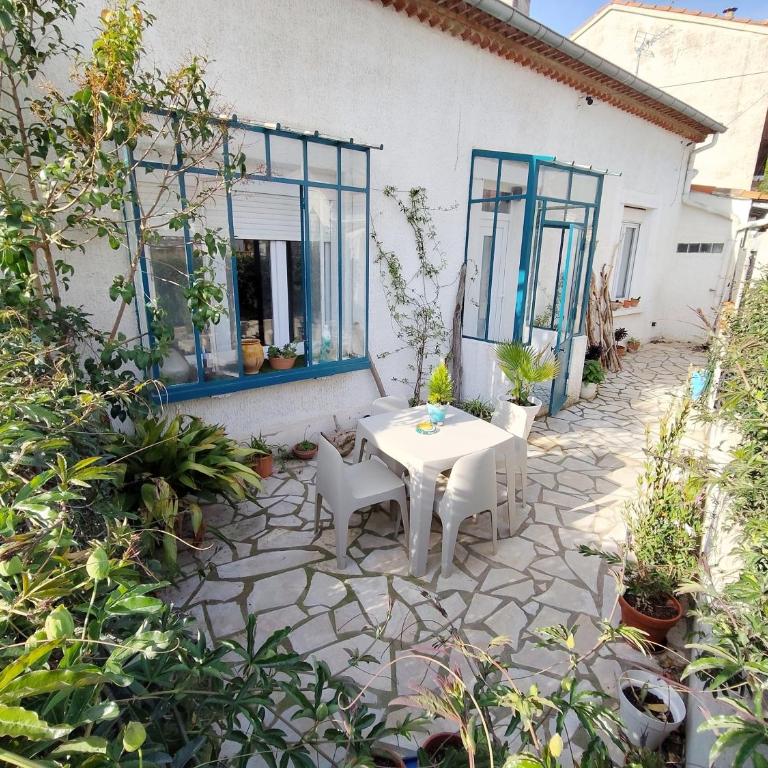 Charmante Maison T2 plein pied avec extérieur - Calme - Parking facile et gratuit, aux Arènes - Villa 1 Chambre - 1