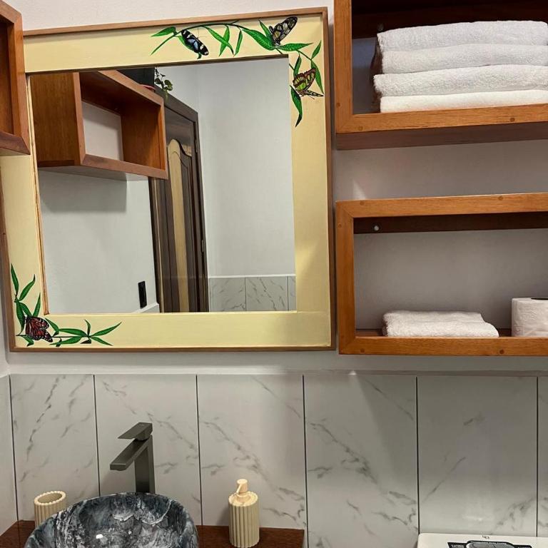 Bird Lover's House Studio Apartments in Mindo - Deluxe King Studio - 5