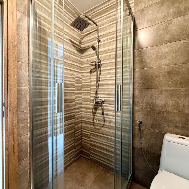 Entire 1-bedroom apartment with free parking - One-Bedroom Apartment - 15