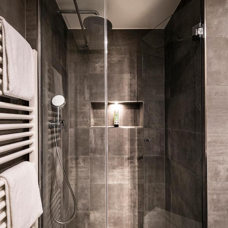 Hotel Isartor - Deluxe Doppelzimmer mit Balkon - 2