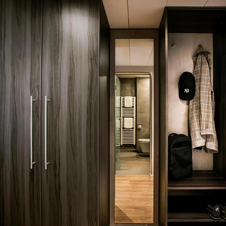 Hotel Isartor - Deluxe Doppelzimmer mit Balkon - 9