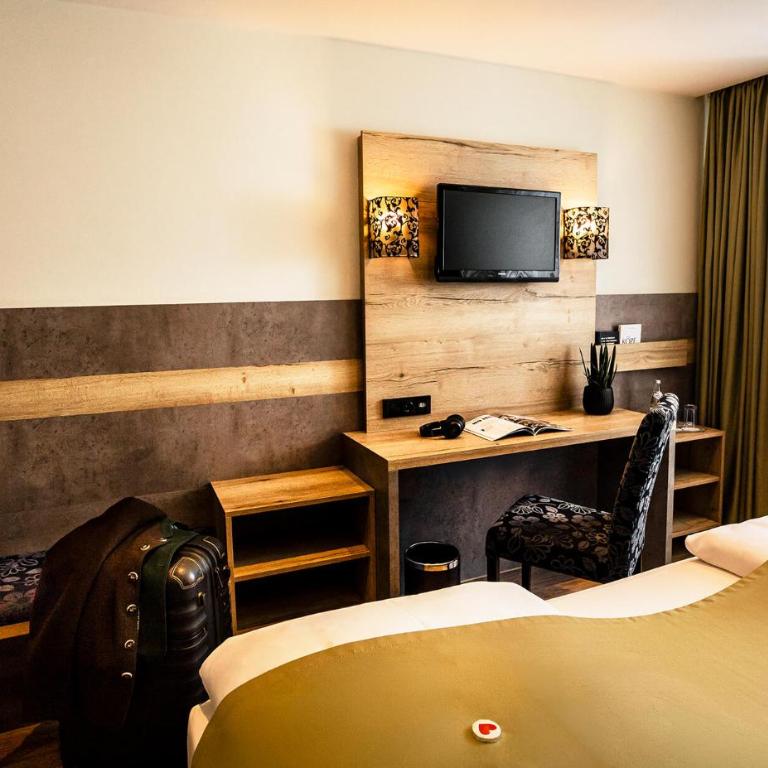 Hotel Isartor - Deluxe Doppelzimmer mit Balkon - 4