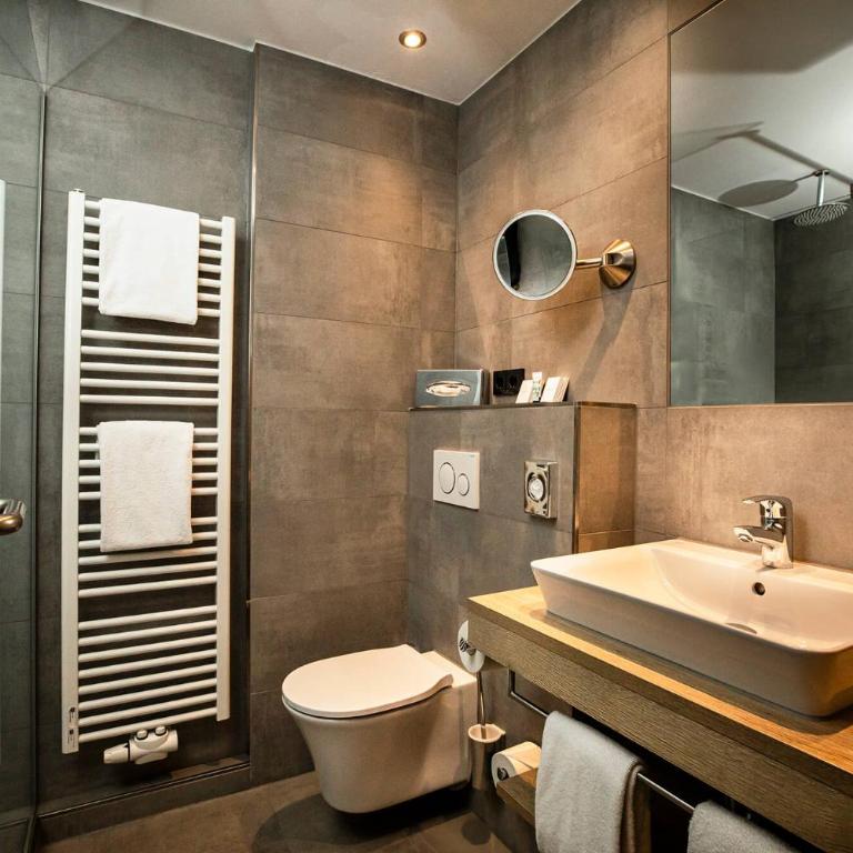 Hotel Isartor - Deluxe Doppelzimmer mit Balkon - 3
