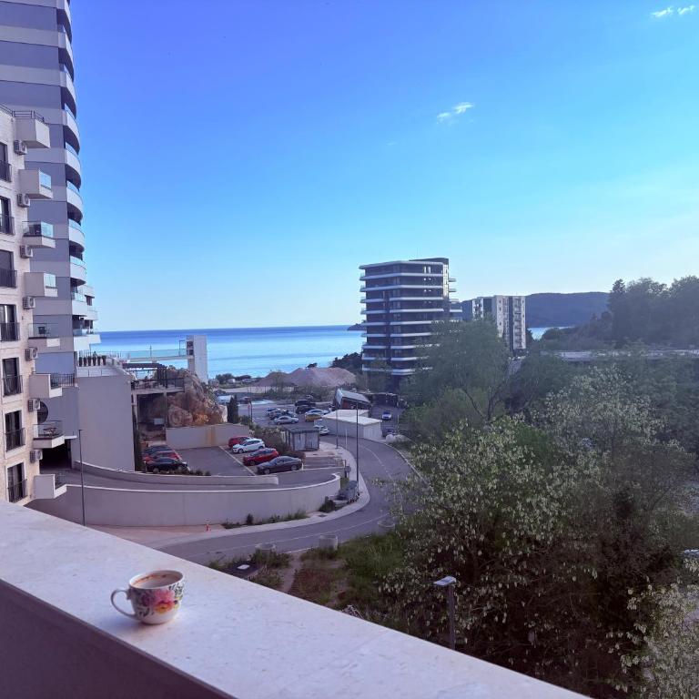 Luxury 2BR Sea View & Garage & Twin Towers Becici - Apartman sa 2 Spavaće Sobe, Terasom i Pogledom na More - 2