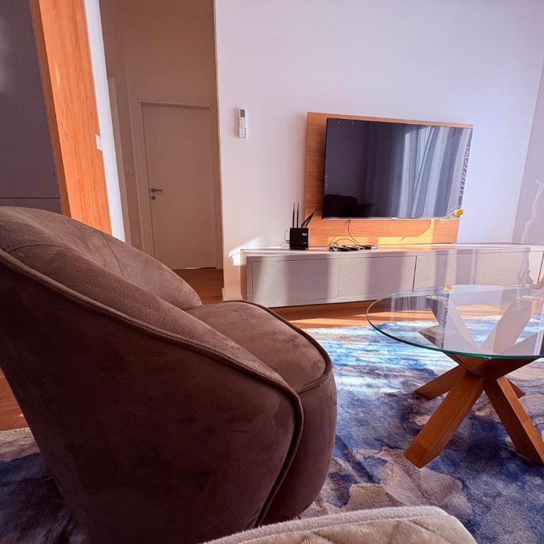 Luxury 2BR Sea View & Garage & Twin Towers Becici - Apartman sa 2 Spavaće Sobe, Terasom i Pogledom na More - 10