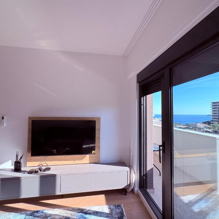 Luxury 2BR Sea View & Garage & Twin Towers Becici - Apartman sa 2 Spavaće Sobe, Terasom i Pogledom na More - 8