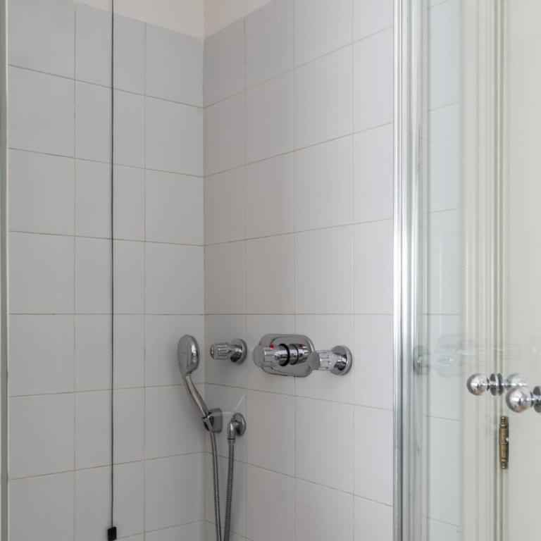 Spacious Liberty Villa Apt - Top floor - Appartamento con 2 Camere da Letto - 2