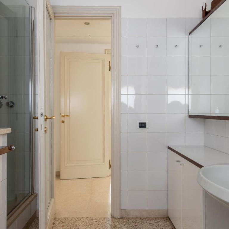 Spacious Liberty Villa Apt - Top floor - Appartamento con 2 Camere da Letto - 8