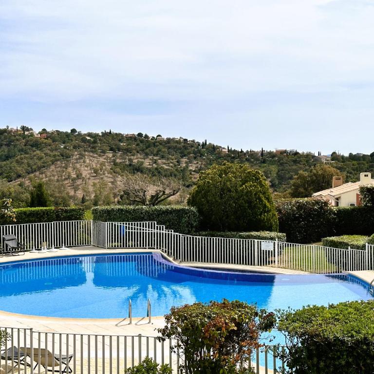 La Courtade, Maison pour 7 personnes dans domaine privé avec piscine à La Londe-Les-Maures - Villa mit 3 Schlafzimmern - 24