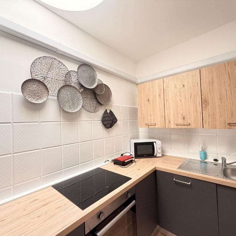 Beach-Center-Renovated-Parking-Balcony apartment - Two-Bedroom Apartment - 17