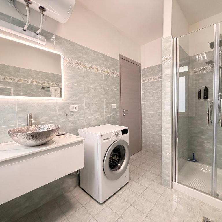 Beach-Center-Renovated-Parking-Balcony apartment - Two-Bedroom Apartment - 26