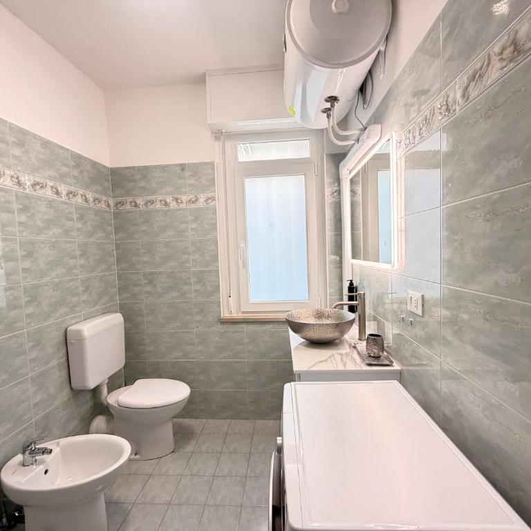 Beach-Center-Renovated-Parking-Balcony apartment - Two-Bedroom Apartment - 25