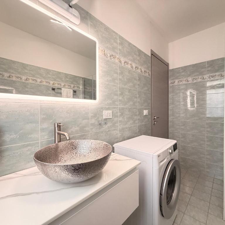 Beach-Center-Renovated-Parking-Balcony apartment - Two-Bedroom Apartment - 24