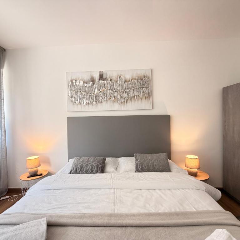 Beach-Center-Renovated-Parking-Balcony apartment - Two-Bedroom Apartment - 16