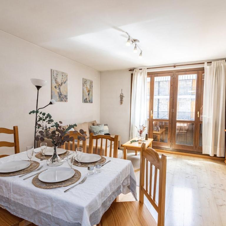 Canfranc Estacion 2-bedroom apartment with parking - Appartamento con 2 Camere da Letto - 2