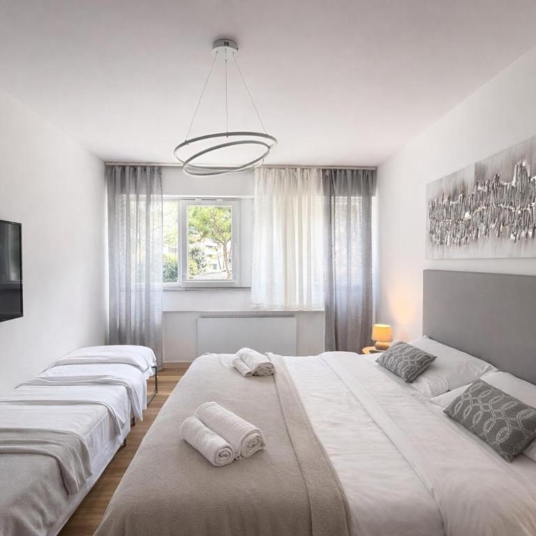 Beach-Center-Renovated-Parking-Balcony apartment - Two-Bedroom Apartment - 15