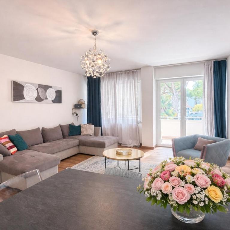 Beach-Center-Renovated-Parking-Balcony apartment - Two-Bedroom Apartment - 21