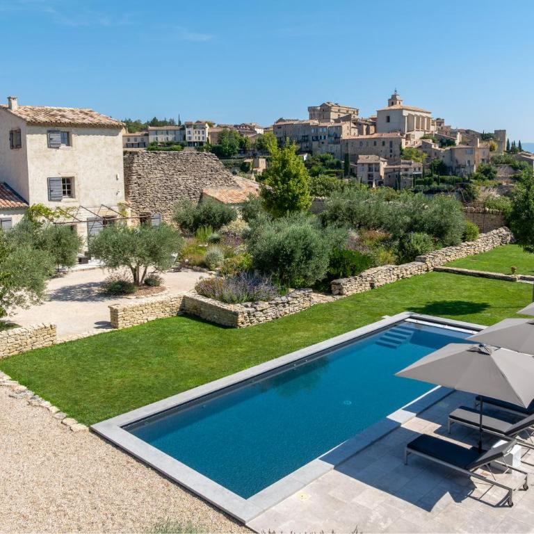 Villa de charme, avec piscine chauffée et vue panoramique sur Gordes à quelques minutes à pied du village - Casa con 3 Camere da Letto - 1