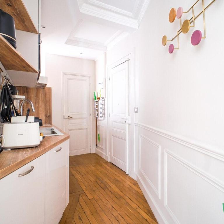 Appart parisien avec balcon – Montmartre - Apartment - 7