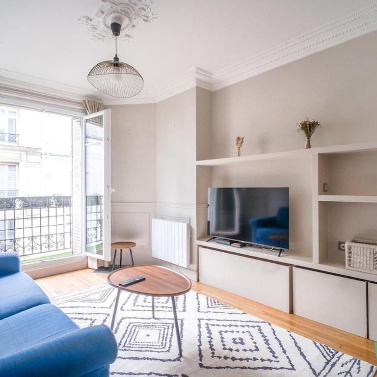 Appart parisien avec balcon – Montmartre - Apartment - 1