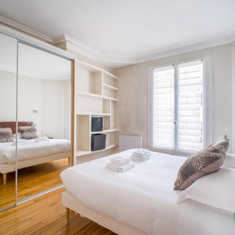 Appart parisien avec balcon – Montmartre - Apartment - 2