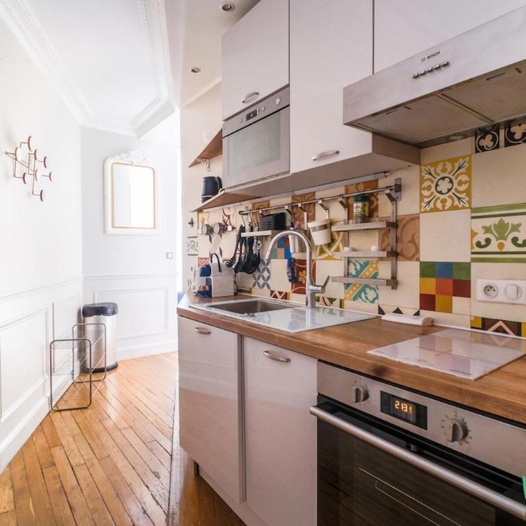 Appart parisien avec balcon – Montmartre - Apartment - 3