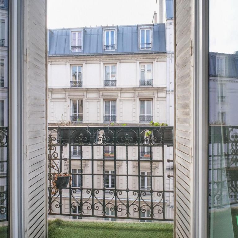 Appart parisien avec balcon – Montmartre - Apartment - 5