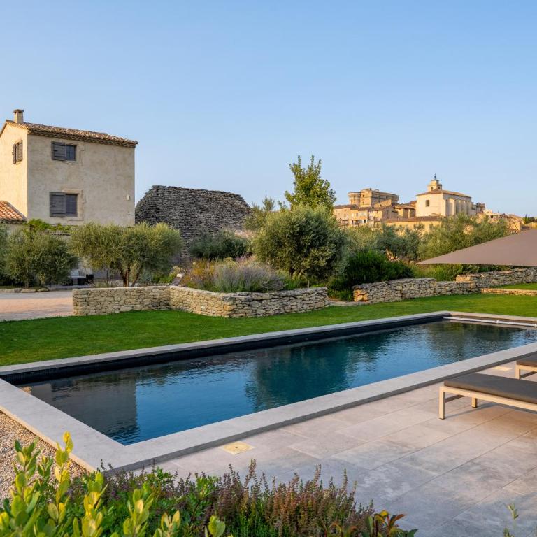 Villa de charme, avec piscine chauffée et vue panoramique sur Gordes à quelques minutes à pied du village - Casa con 3 Camere da Letto - 2